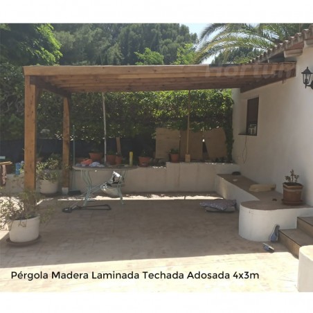 Pergola en bois stratifié attenante couverte. Poteaux 12x12 cm - Disponible en différentes mesures